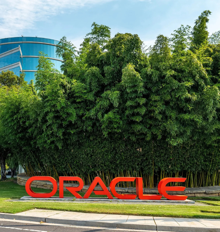 Wall Street Pulls Back as Oracle’s Massive AI Expansion Raises Debt Fears