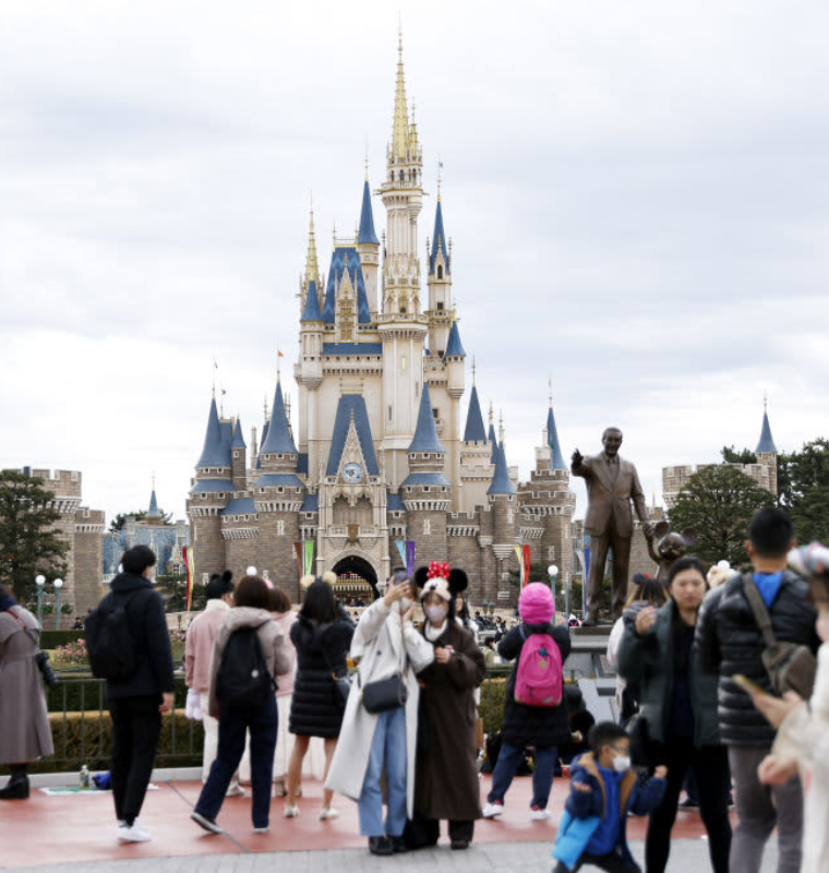 Japan sends top diplomat to Beijing as new China travel warning triggers sharp tourism selloff in Tokyo markets