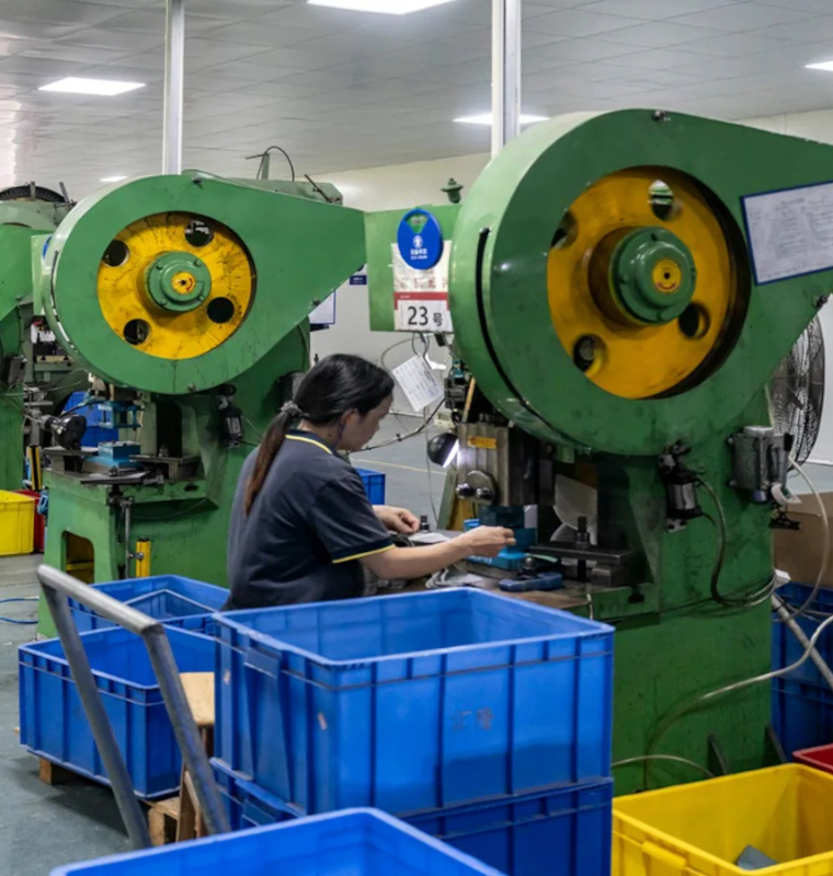 China’s Manufacturing Sector Slips Back Into Contraction in November