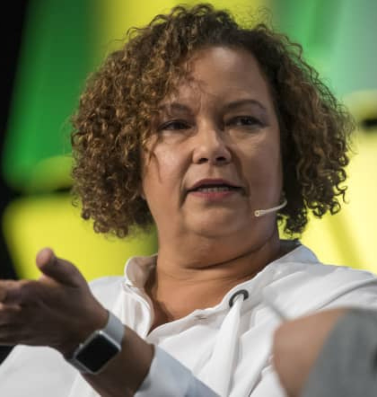 Apple Reshapes Its Leadership Team as Two Senior Executives Announce Retirement