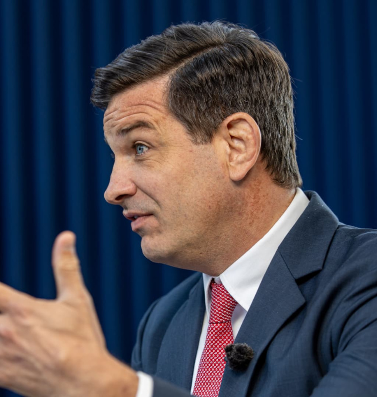 BlackRock Sees AI Infrastructure Boom as Long-Term Gold Rush for “Picks and Shovels” Players