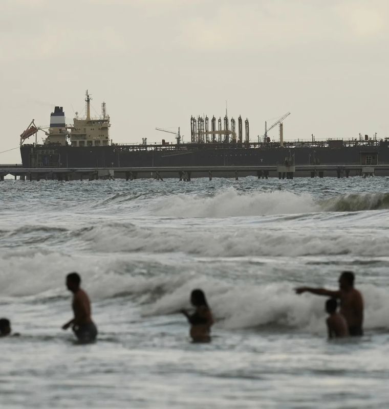 U.S. Asserts Control Over Seized Venezuelan Oil and Tankers