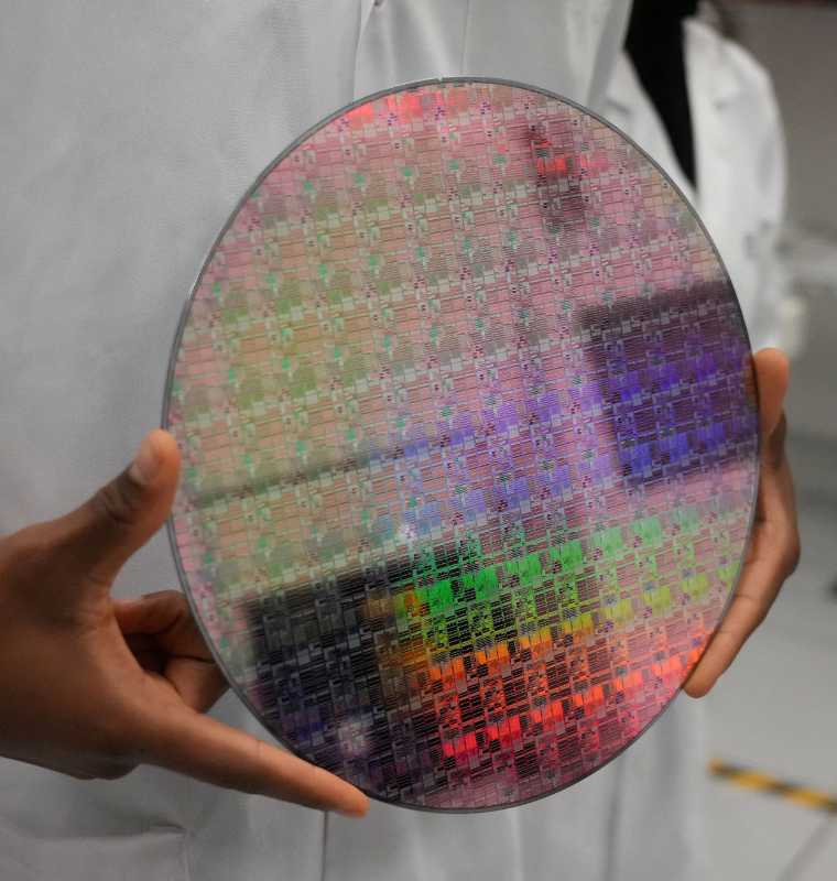 U.S. Sets 2027 Timeline for New Tariffs on Chinese Semiconductors