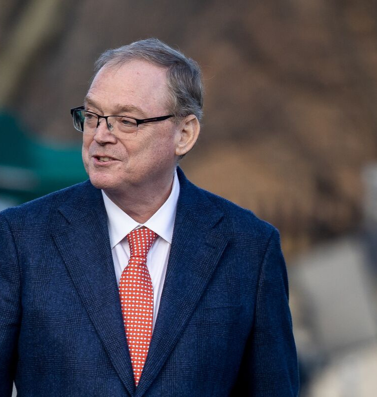 Fed Rate Cuts Are Lagging Global Peers, Says Top Fed Chair Contender Kevin Hassett