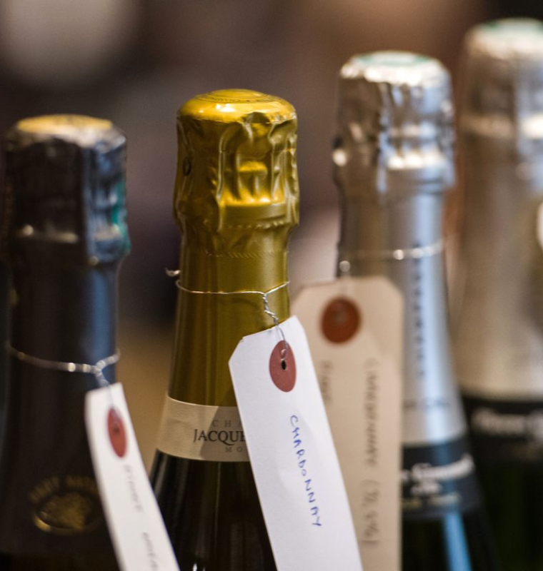 Champagne’s Festive Sales Pop Masks Deep Labor Scandals and Rising Trade Pressures