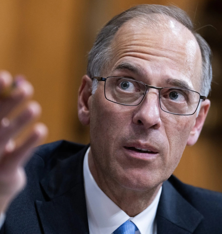 Fed Could Cut Rates Faster Than Markets Expect in Early 2026, Warns Mark Zandi