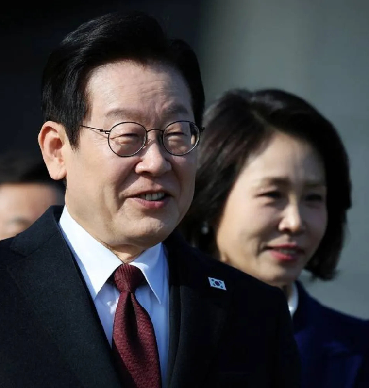 South Korea’s Lee Heads to Beijing for High-Stakes Talks After North Korea Missile Launch