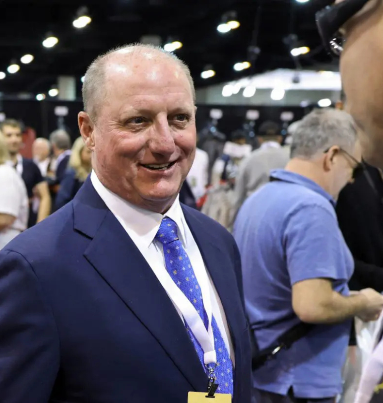 Berkshire Hathaway Raises New CEO Greg Abel’s Pay to $25 Million as Leadership Transition Begins