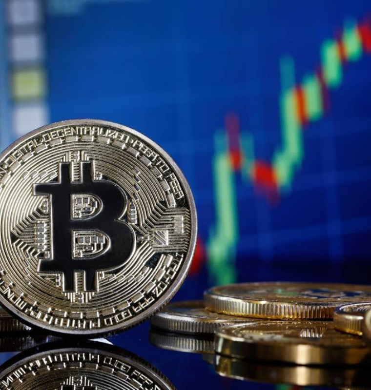 Bitcoin Price Outlook for 2026 Splits Wall Street and Crypto Leaders