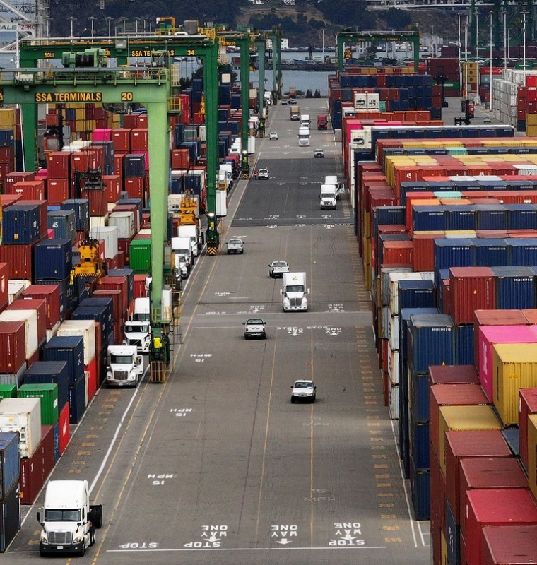 India’s China-Bound Exports Jump as U.S. Shipments Slip Under Trump-Era Tariff Pressure