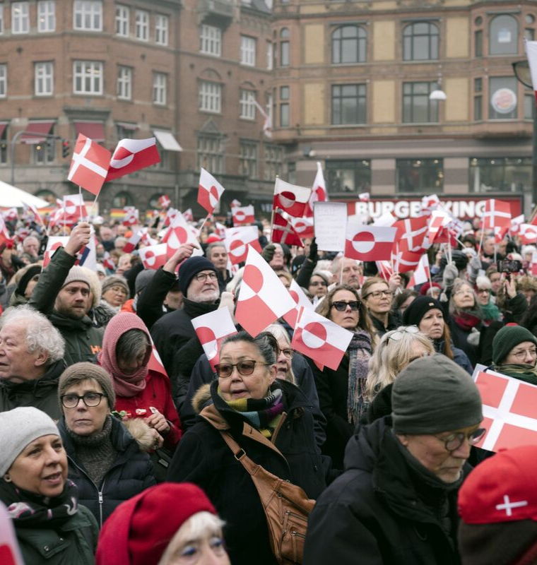 Trump Threatens Escalating Tariffs on Eight European Allies Over Greenland Standoff