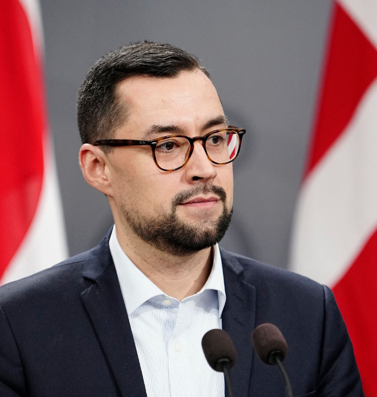 Greenland’s Leader Pushes Back Firmly Against Trump’s Tariff Ultimatum