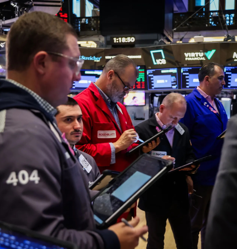 Markets at a Breaking Point as Analysts Signal Rising Risk of a Global Pullback