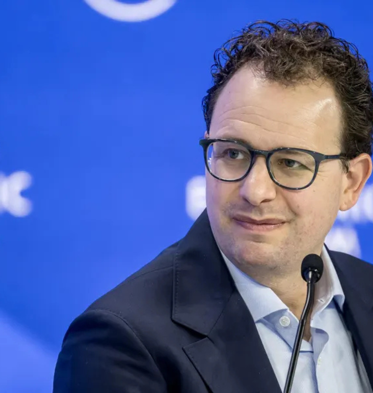 Anthropic CEO Warns AI Could Trigger ‘Unusually Painful’ Job Market Disruption