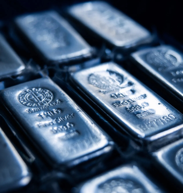 Silver Extends Sharp Selloff as Prices Sink Over 13% After Brief Recovery