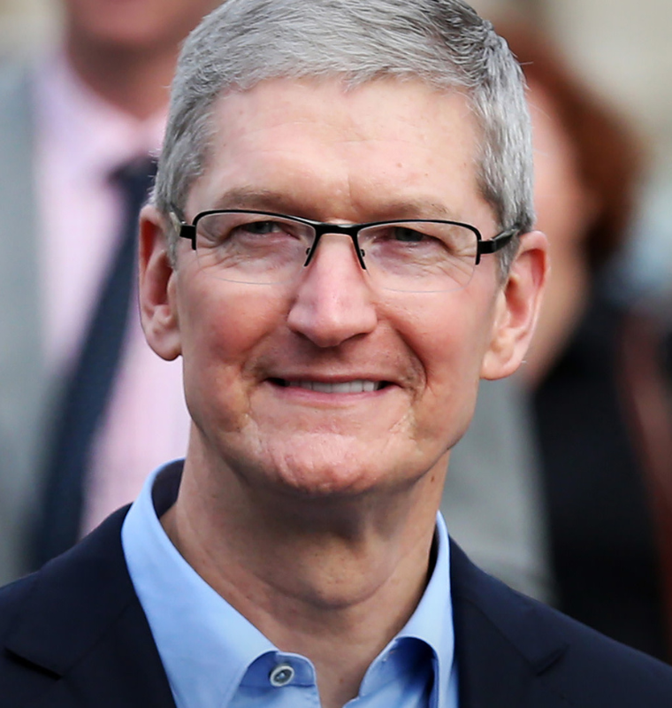 Apple Shares Plunge in Steepest Sell-Off Since April as FTC Scrutiny and Siri AI Delays Rattle Investors