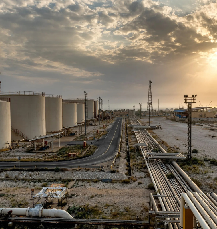 Oil Surges as Geopolitical Risks Intensify Over U.S.–Iran Standoff