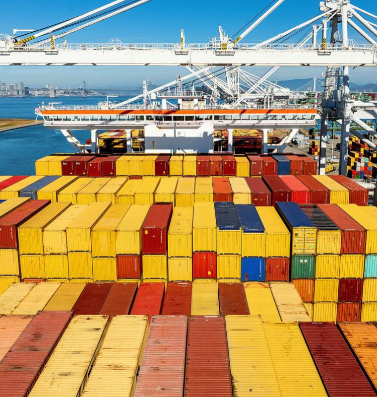 U.S. Trade Gap Holds Near $900 Billion in 2025 Despite Sweeping Tariff Campaign