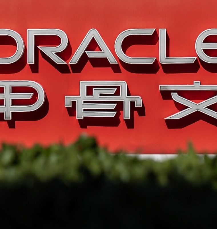 Oracle’s Debt-Fueled Data Center Push Faces AI Chip Obsolescence