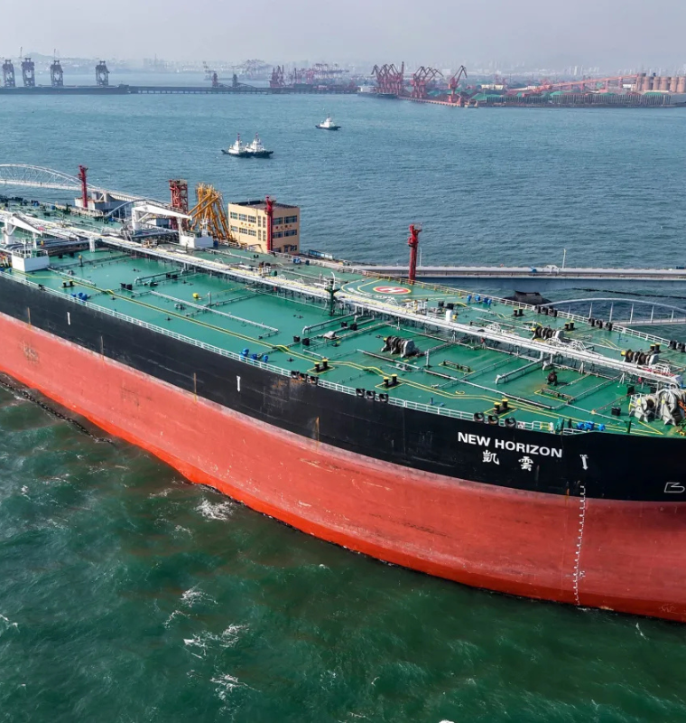 Oil Surges to $100 as Middle East Conflict Fuels Global Supply Fears