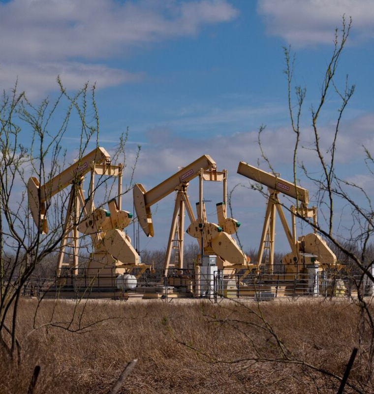 Oil Prices Surge Above $100 as Uncertainty Clouds Security Plans in Strait of Hormuz