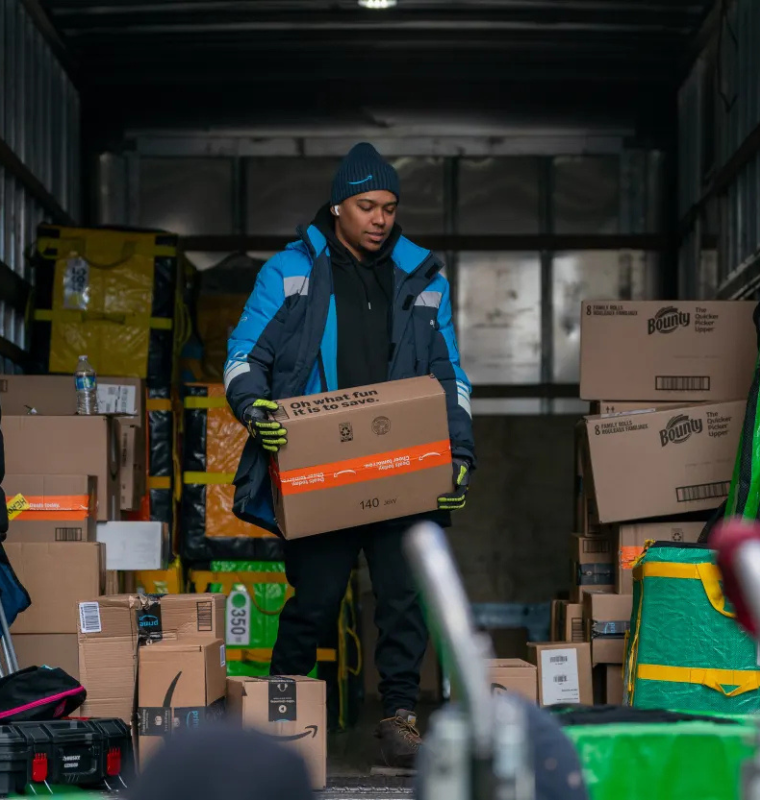 Amazon–USPS Deal Breaks Down as Contract Talks Collapse Ahead of Deadline