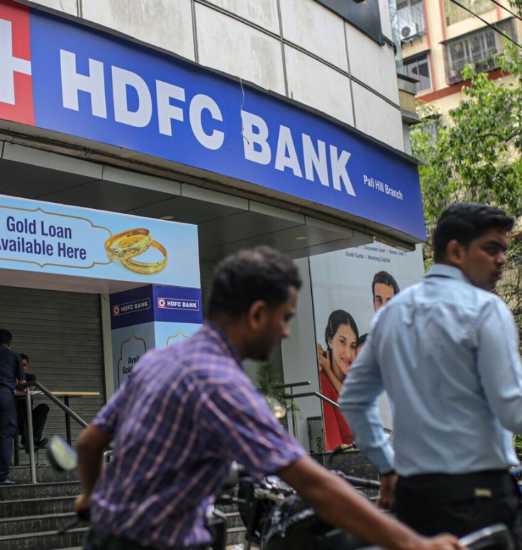HDFC Bank Stock Drops Sharply After Chairman Exit Sparks Governance Concerns