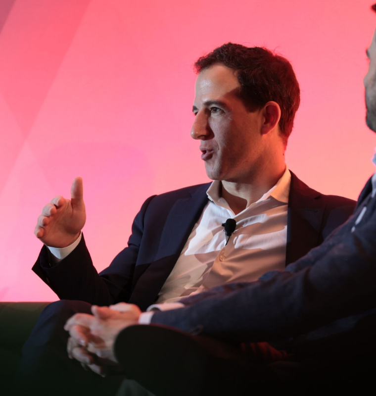 Apollo Executive Warns AI Disruption Will Continue to Pressure Software Stocks