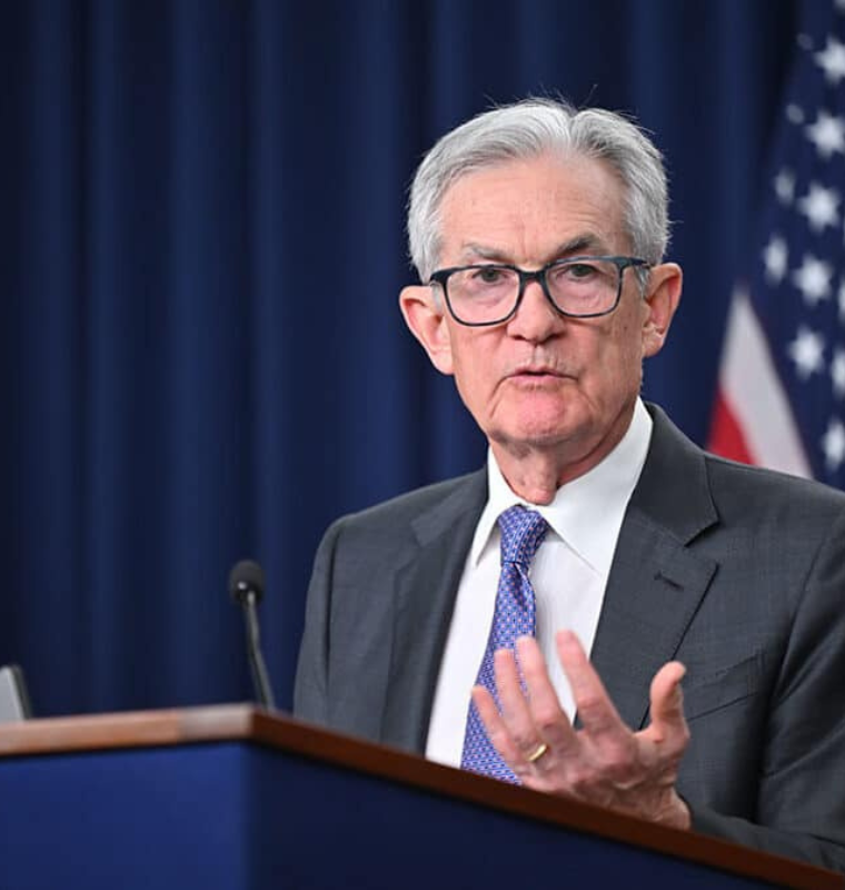 Powell Signals Rate Stability as Fed Looks Past Oil-Driven Inflation Spike