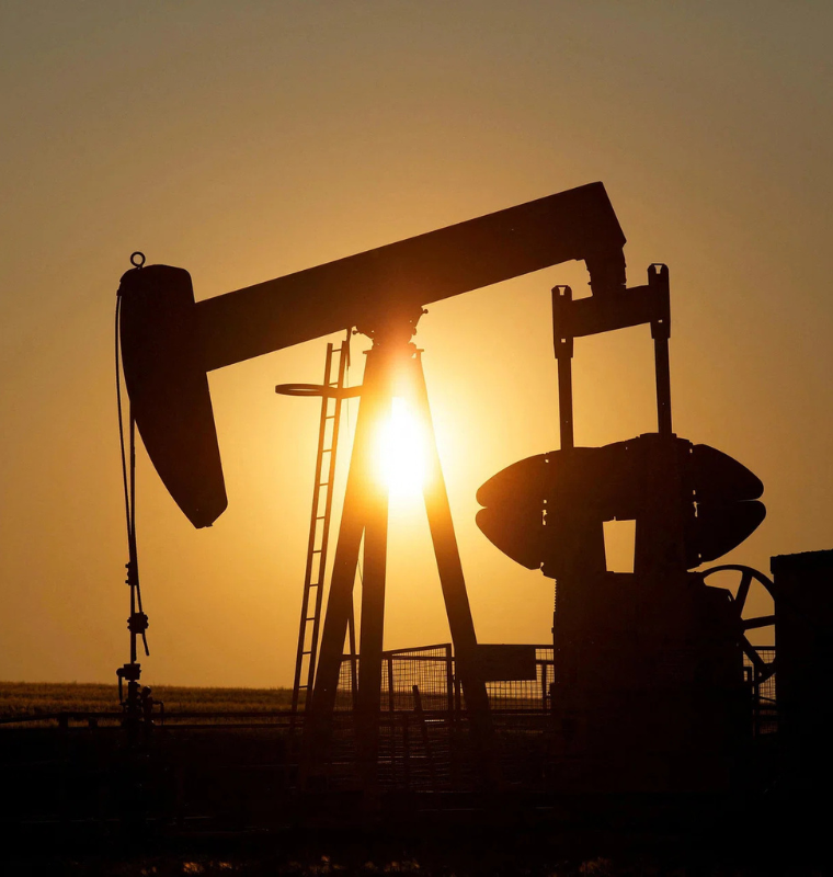 Oil Rally Intensifies as Geopolitical Tensions Mount Around Hormuz Deadline