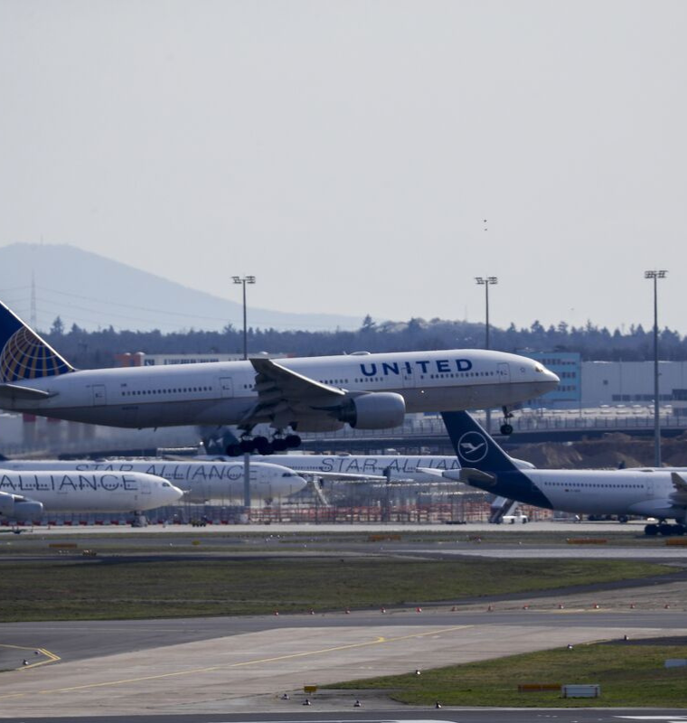 United Airlines Cuts 2026 Outlook as Rising Fuel Prices Pressure Margins