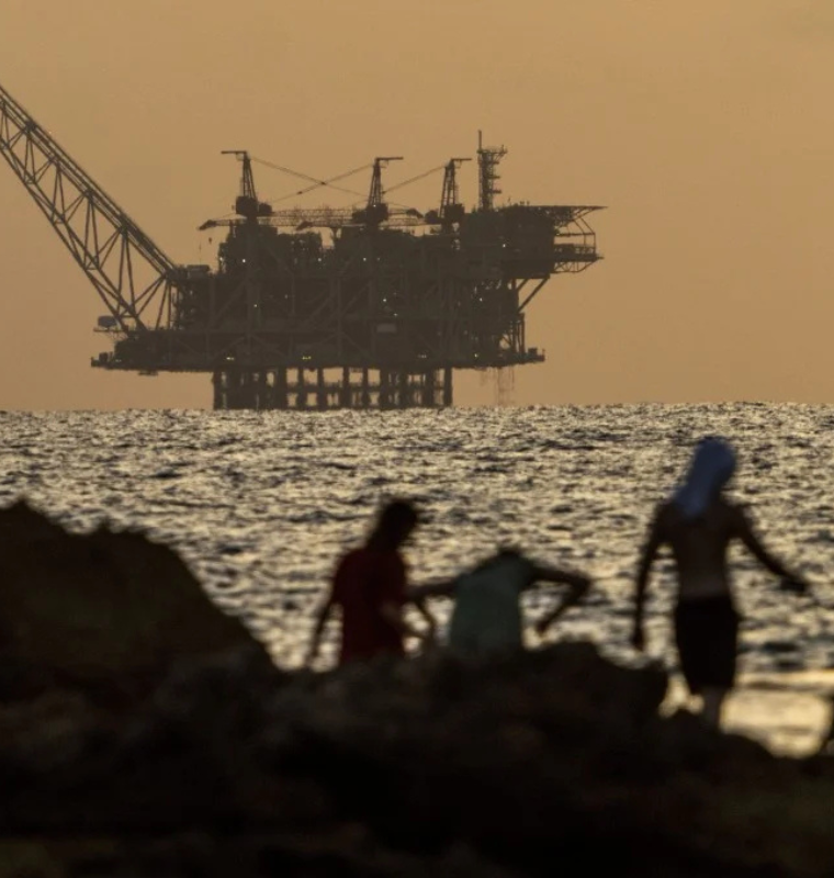 Oil Prices Climb as Middle East Tensions and Hormuz Disruptions Keep Markets on Edge