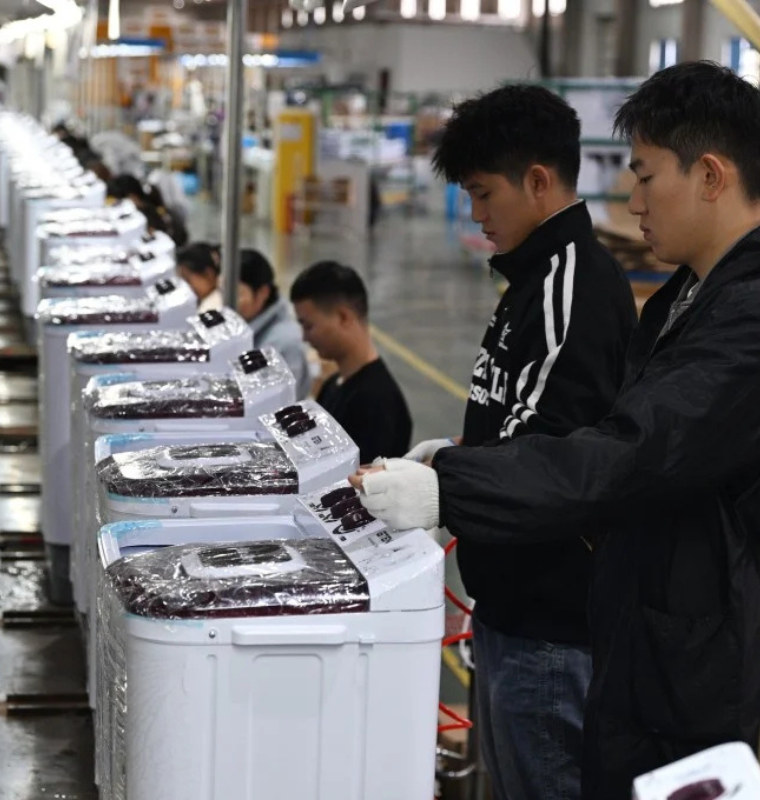 China Factory Profits Surge as AI and Semiconductor Boom Powers Industrial Rebound