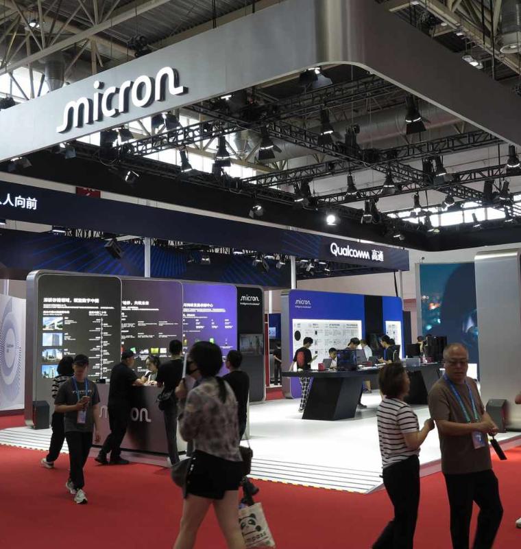 Micron and Sandisk Surge as AI-Fueled Memory Boom Drives Record Demand