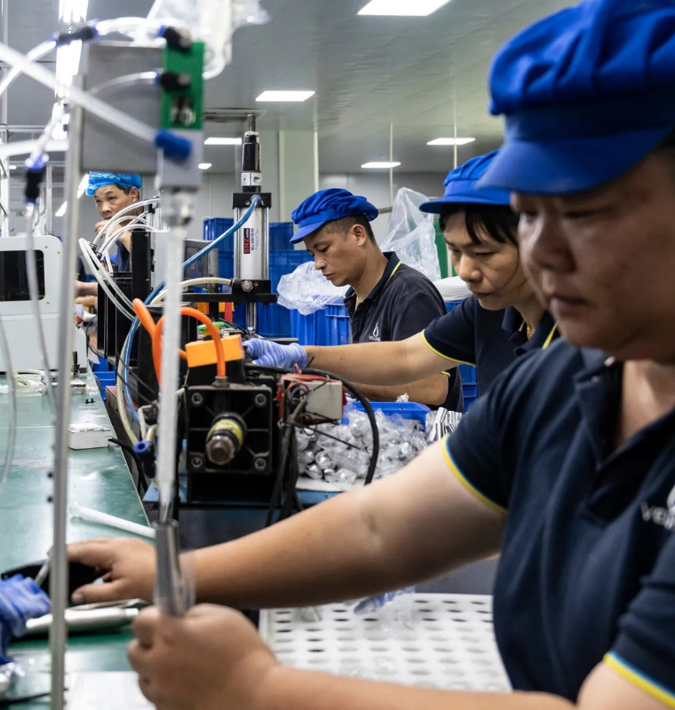 China Manufacturing Beats Forecasts but Momentum Cools as Demand Softens