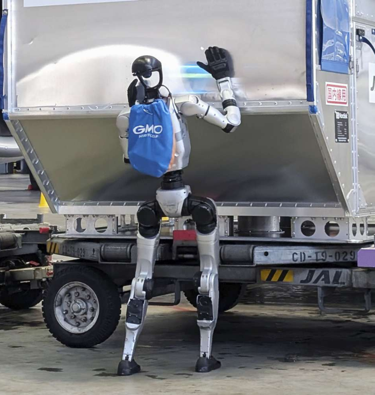 Tokyo’s Haneda Airport Tests Humanoid Robots to Tackle Labor Crunch in Aviation Operations