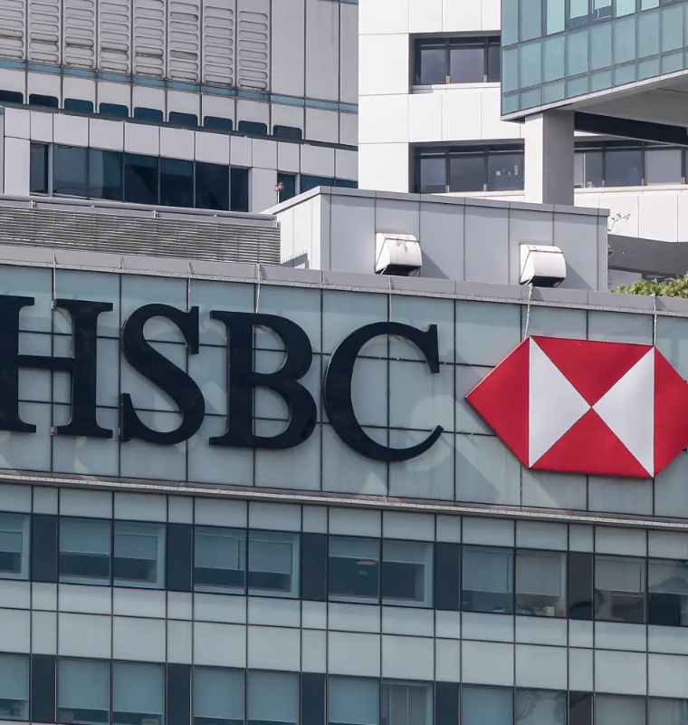 HSBC Profit Falls Short as Rising Credit Risks Weigh on Performance