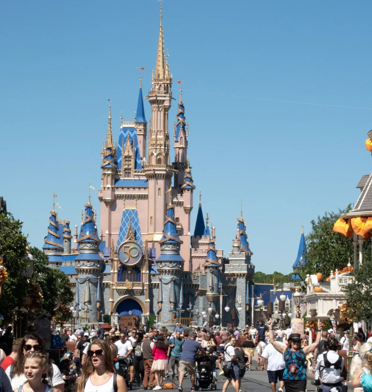 Disney Earnings in Focus as New CEO Faces First Major Test Across Streaming and Parks