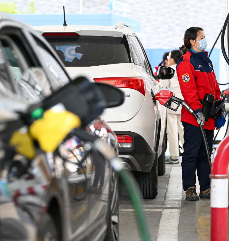Oil Prices Surge as Trump Rejects Iran Peace Terms, Fueling Fears of $5 Gasoline