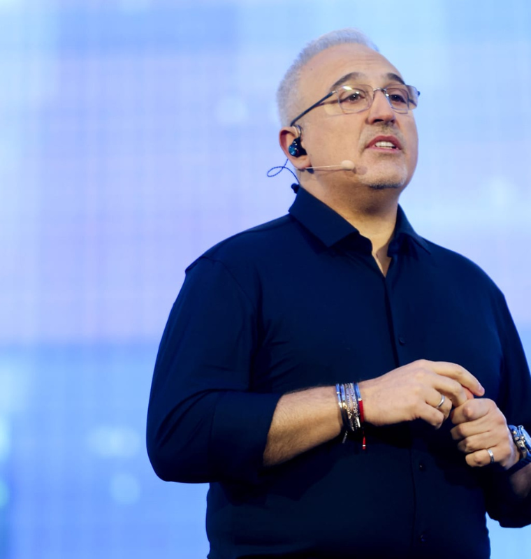HPE Shares Soar 30% After Record Earnings Surprise Fueled by AI and Server Demand