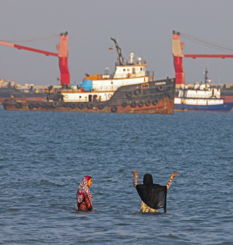 U.S. Signals Long-Term “Toll-Free” Strait of Hormuz as Shipping Industry Warns Risks Remain High