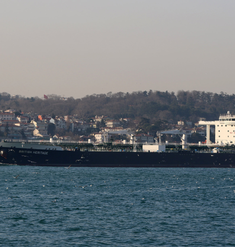 Iranian Oil Tankers Break Months-Long Hormuz Standoff as Shipping Industry Prepares for Potential Trade Revival