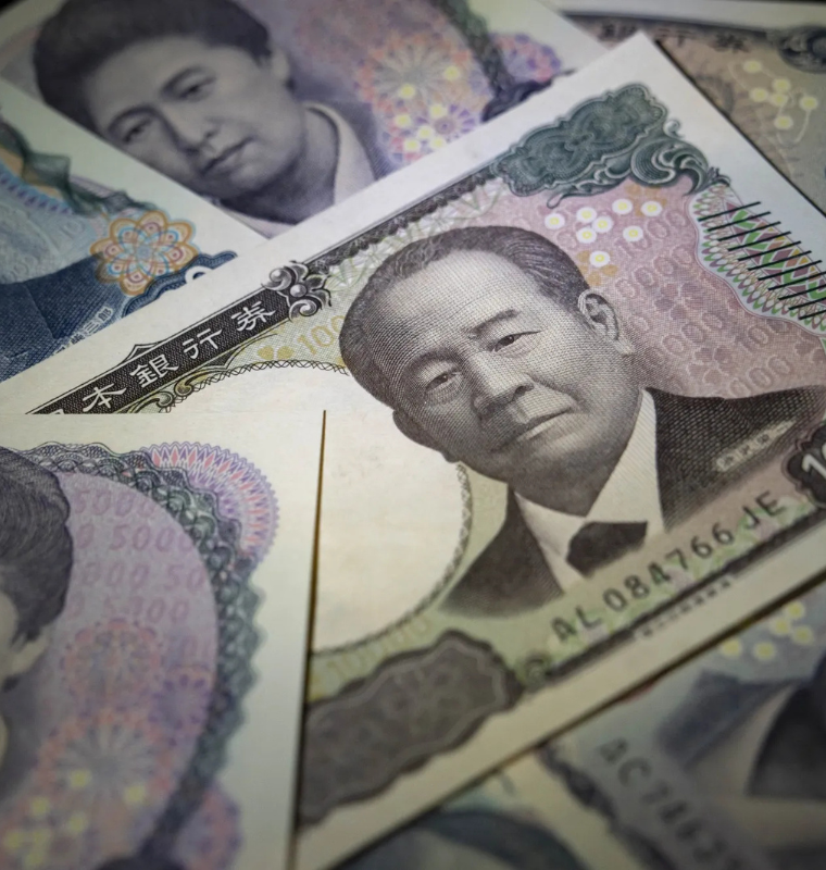 Japanese Yen Nears Four-Decade Low as Currency Selloff Intensifies and Intervention Fears Return