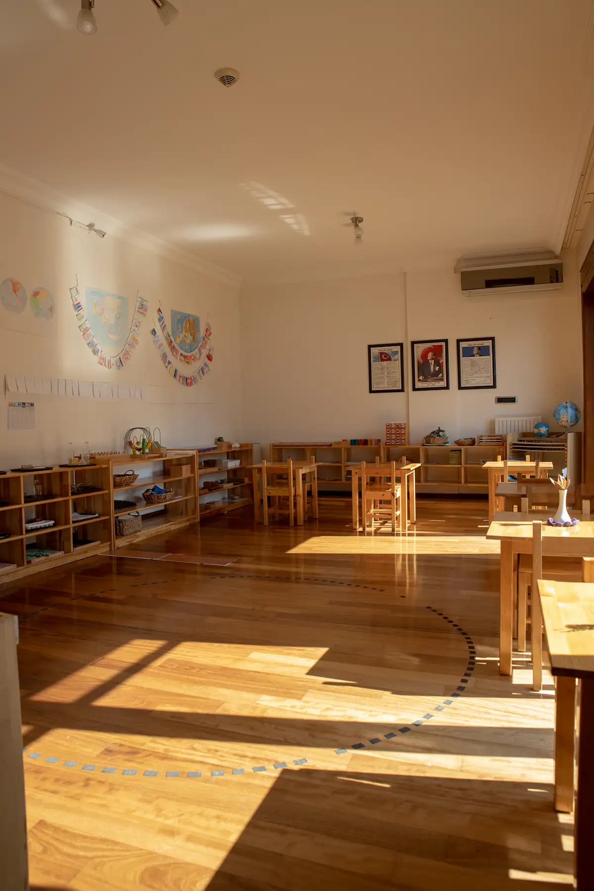 Montessori sınıfı içindenden bir görsel
