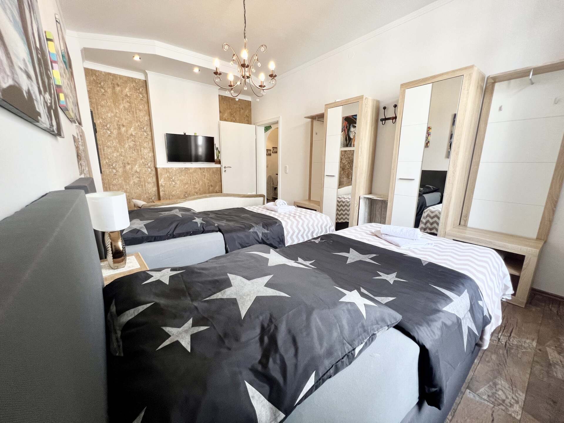 Zweibettzimmer mit Smart-TV