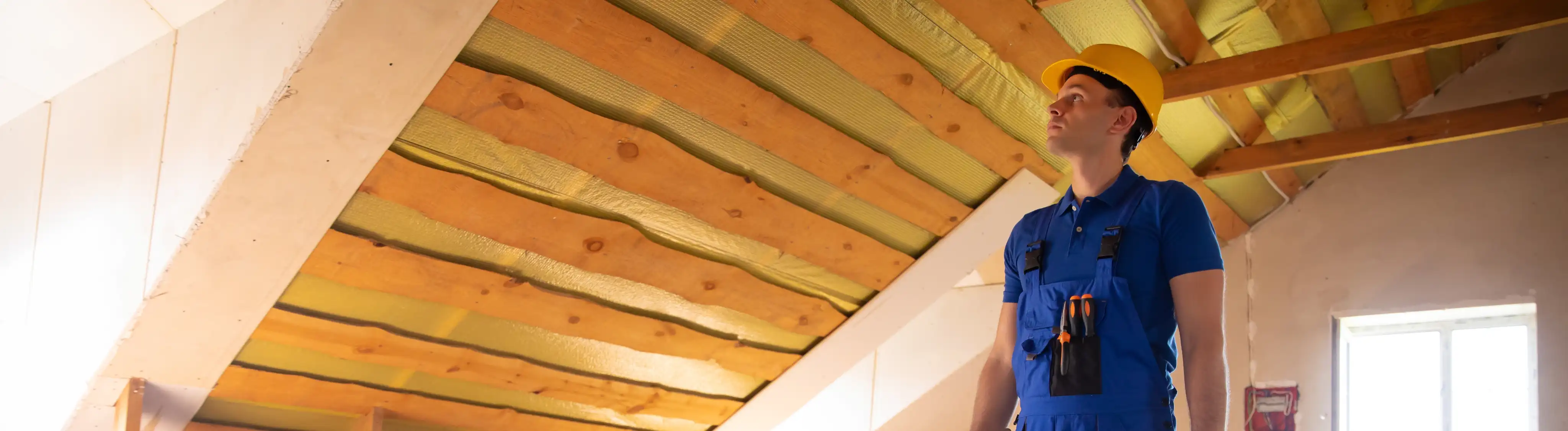 An expert getting roof estimates in Arlington, TX