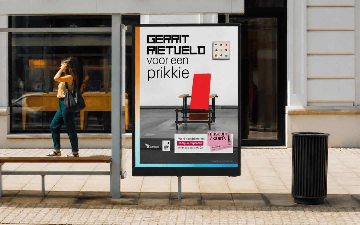 Poster met stoel van Gerrit Rietveld in het straatbeeld