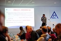 Přednášející a účastníci XXI. Celostátní odborné konference revizních a odborných techniků zdvihacích zařízení