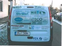 Podpora sociálního automobilu ITECO – logo partnera na karoserii vozu