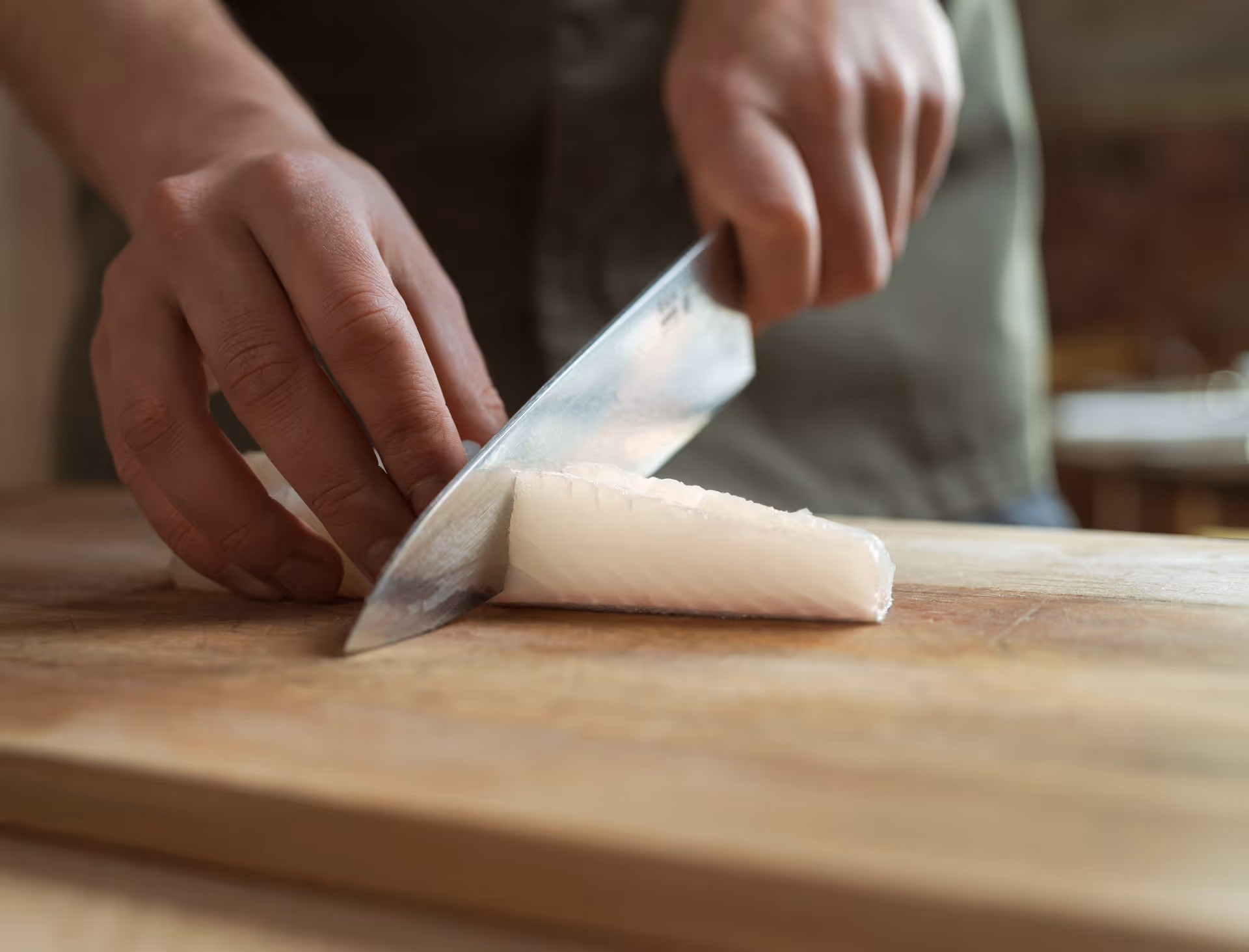 Chef preparing an Ode loin on a cutting board